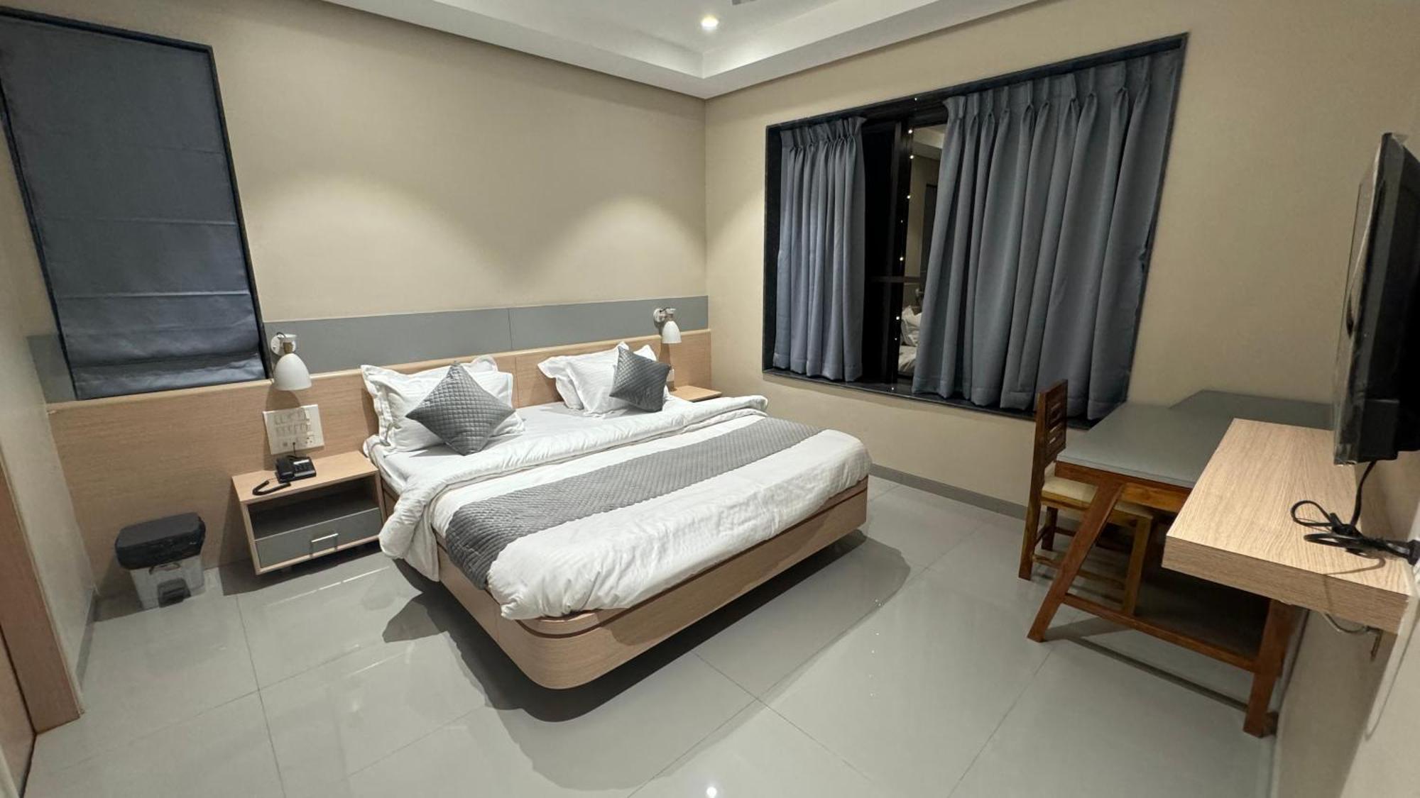 The Pavilion Park Resort Malegaon Eksteriør billede