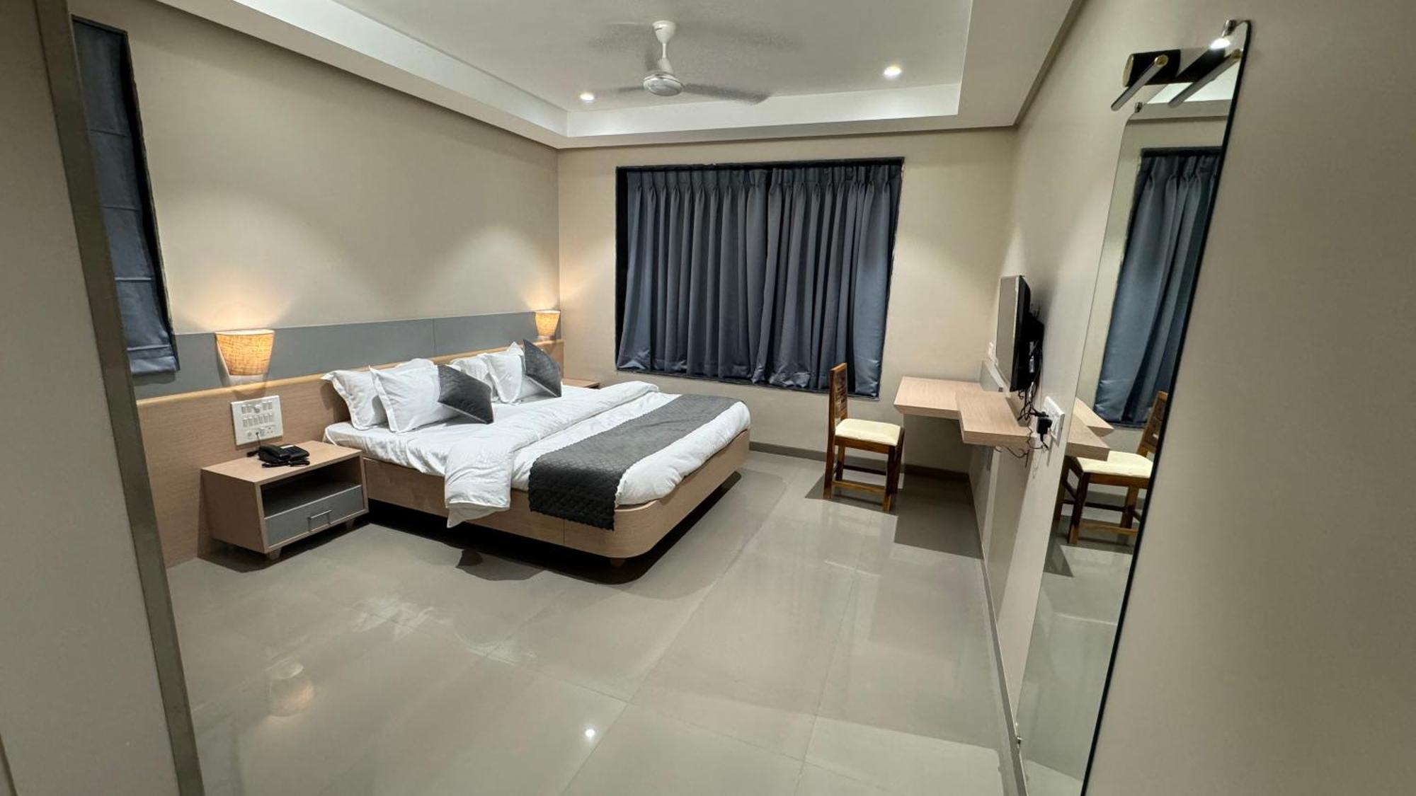 The Pavilion Park Resort Malegaon Eksteriør billede