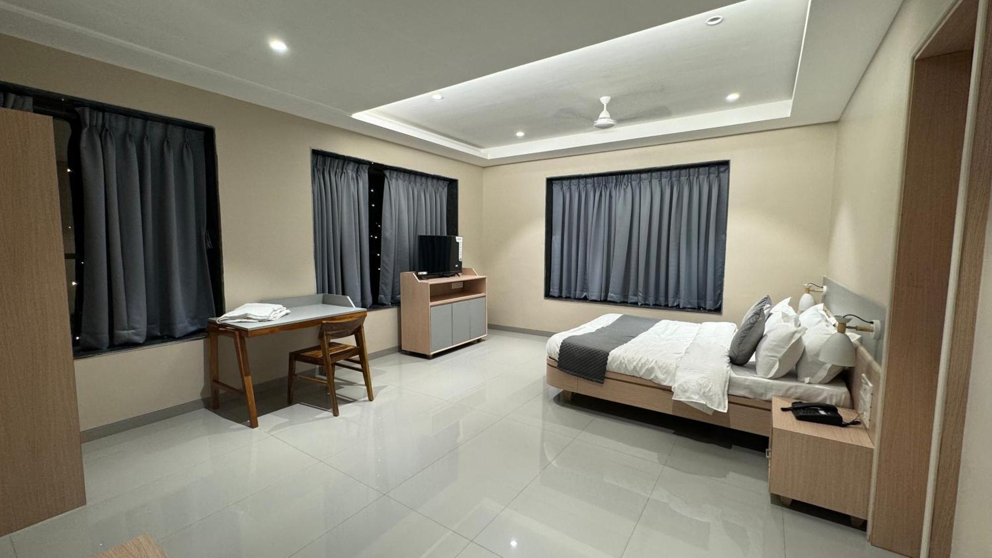 The Pavilion Park Resort Malegaon Eksteriør billede