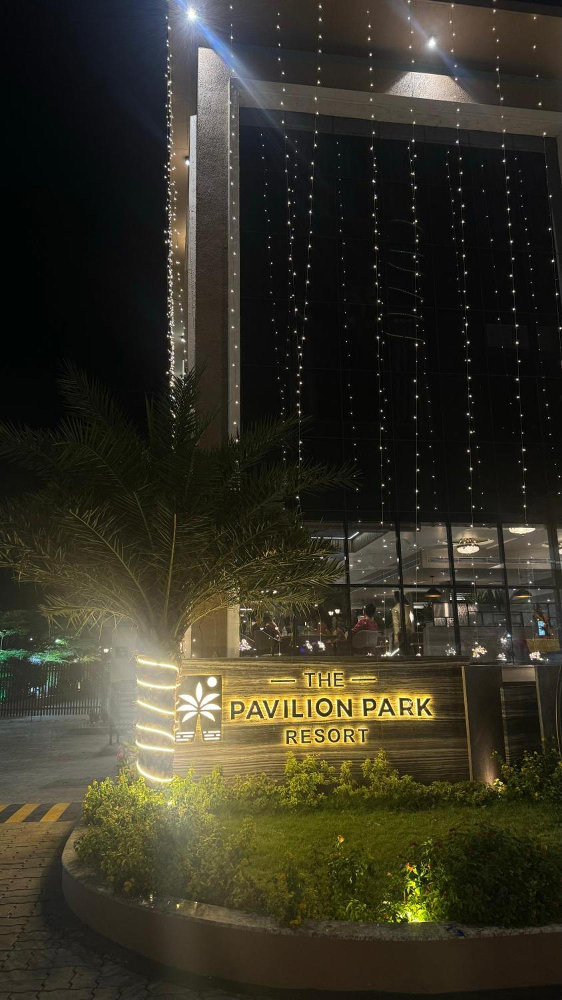 The Pavilion Park Resort Malegaon Eksteriør billede