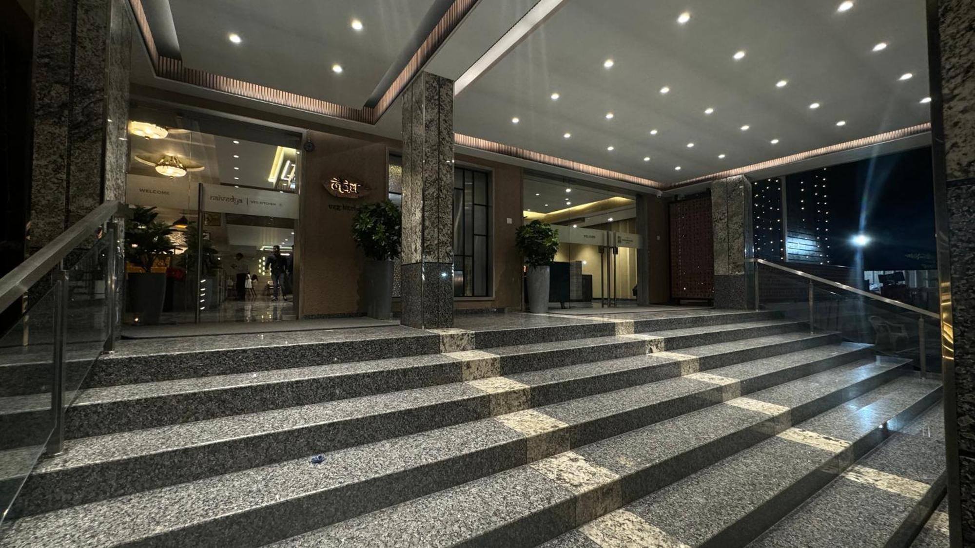 The Pavilion Park Resort Malegaon Eksteriør billede