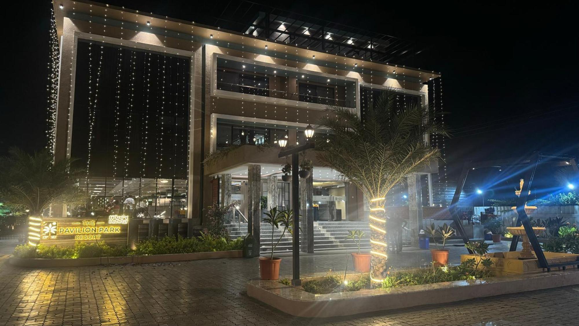 The Pavilion Park Resort Malegaon Eksteriør billede